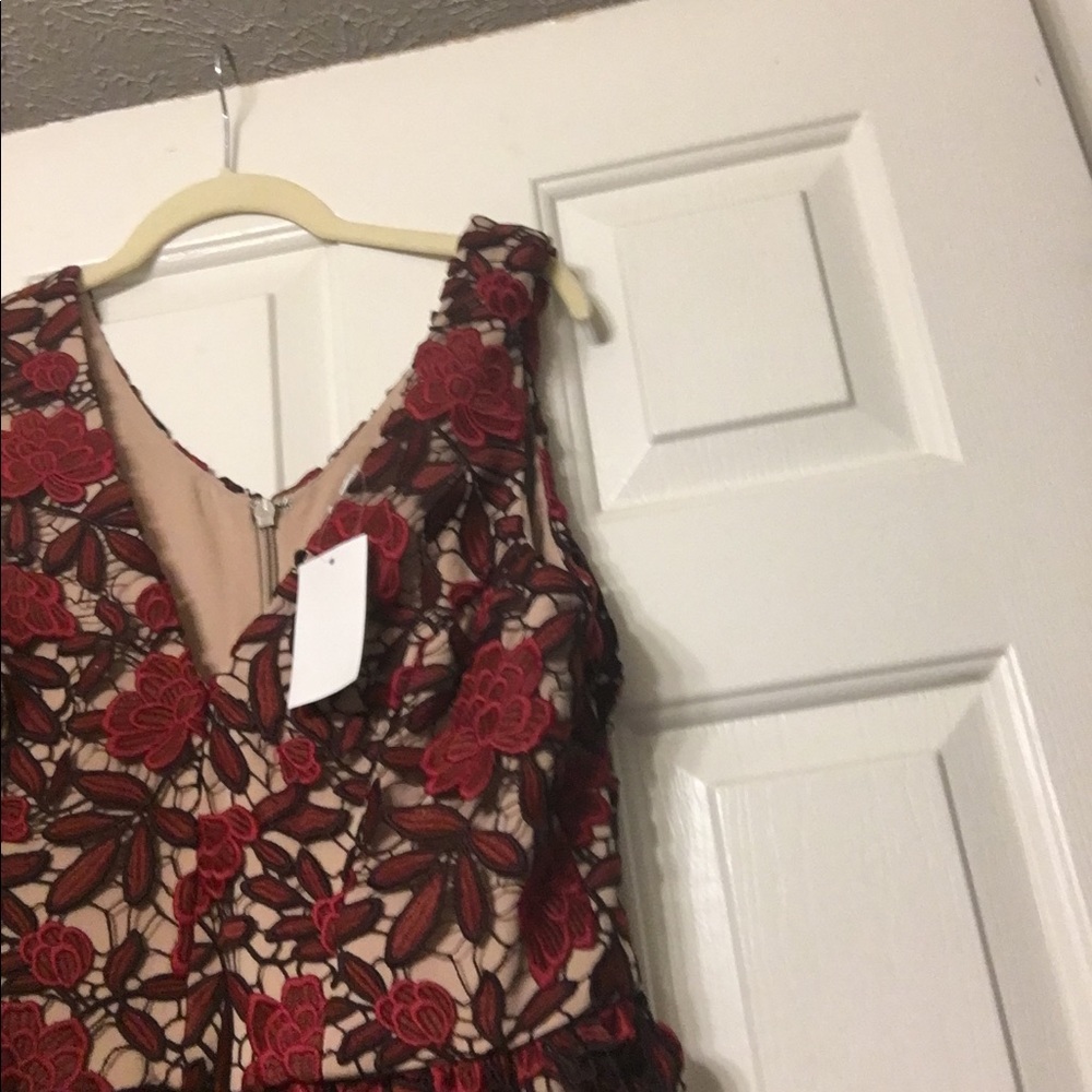Dress lace burgundy with tan underlining